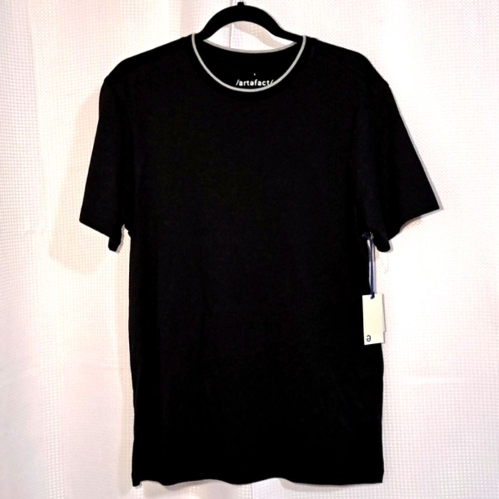 NWT Men's Artefact T-shirt